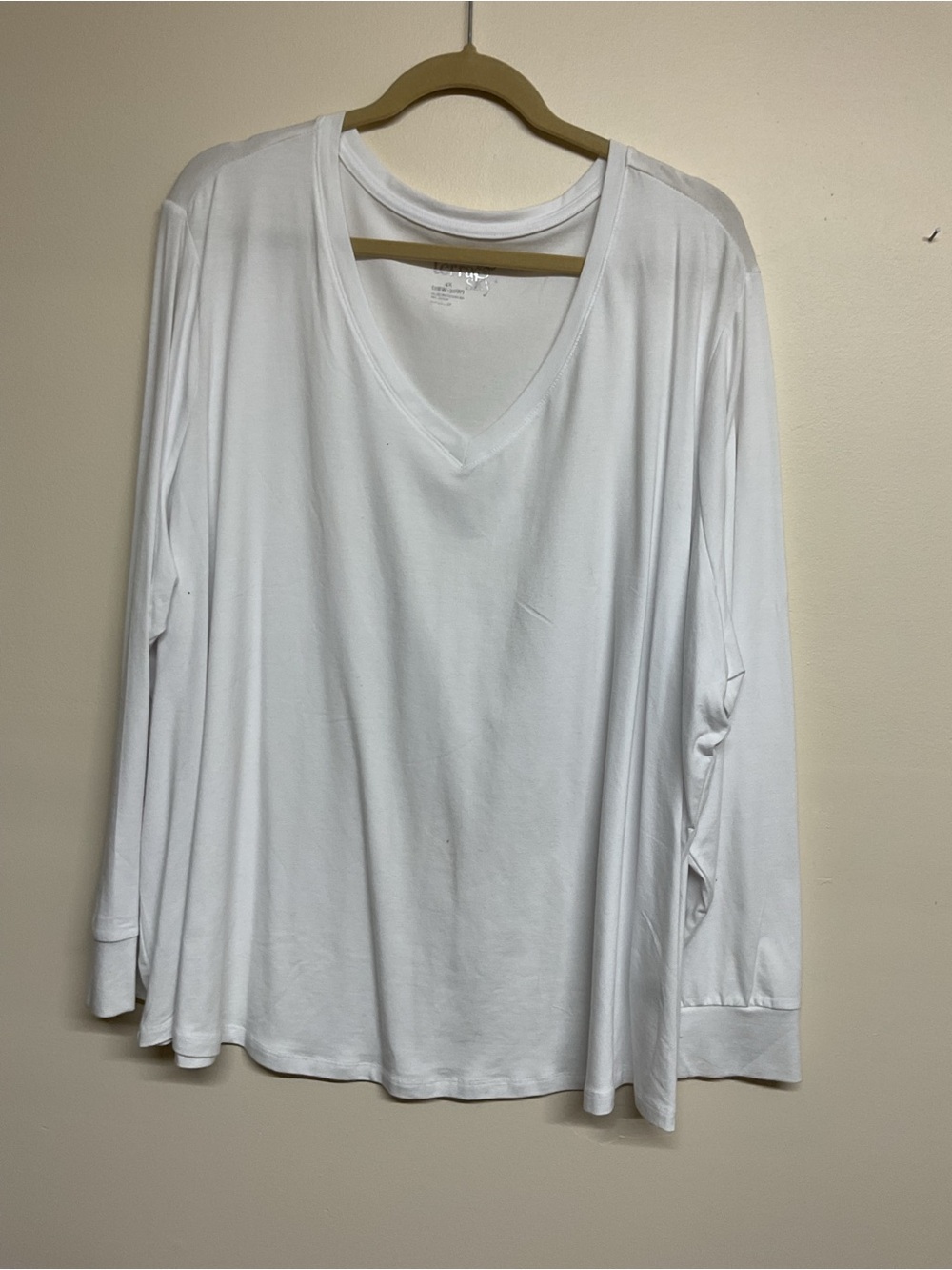 Terra & Sky White V‑Neck Long Sleeve Top
